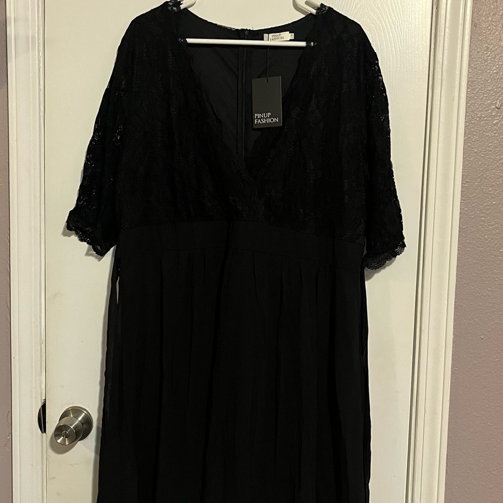 Pinup Fashion Black V-Neck Midi Gown